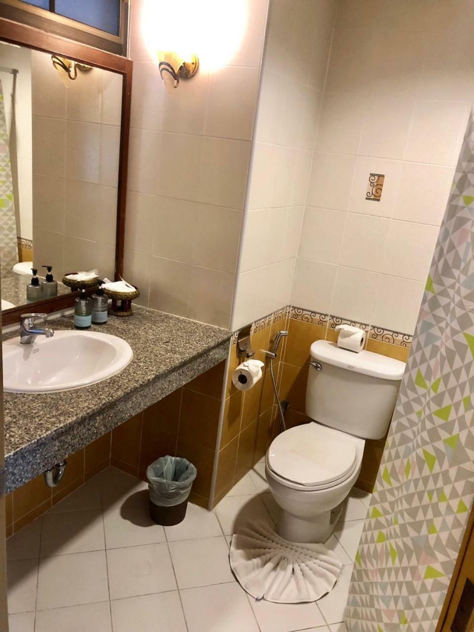 Ban Tyrol Hotel Patong Luaran gambar