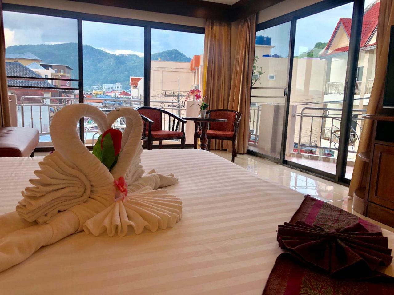 Ban Tyrol Hotel Patong Luaran gambar