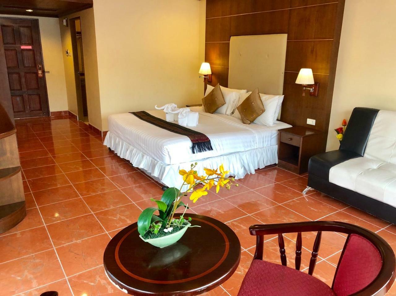 Ban Tyrol Hotel Patong Luaran gambar